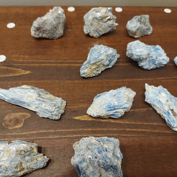 🔥 Sale 🔥 Rew Pieces of Kyanite - Priced Per Each - Picture 5 of 10